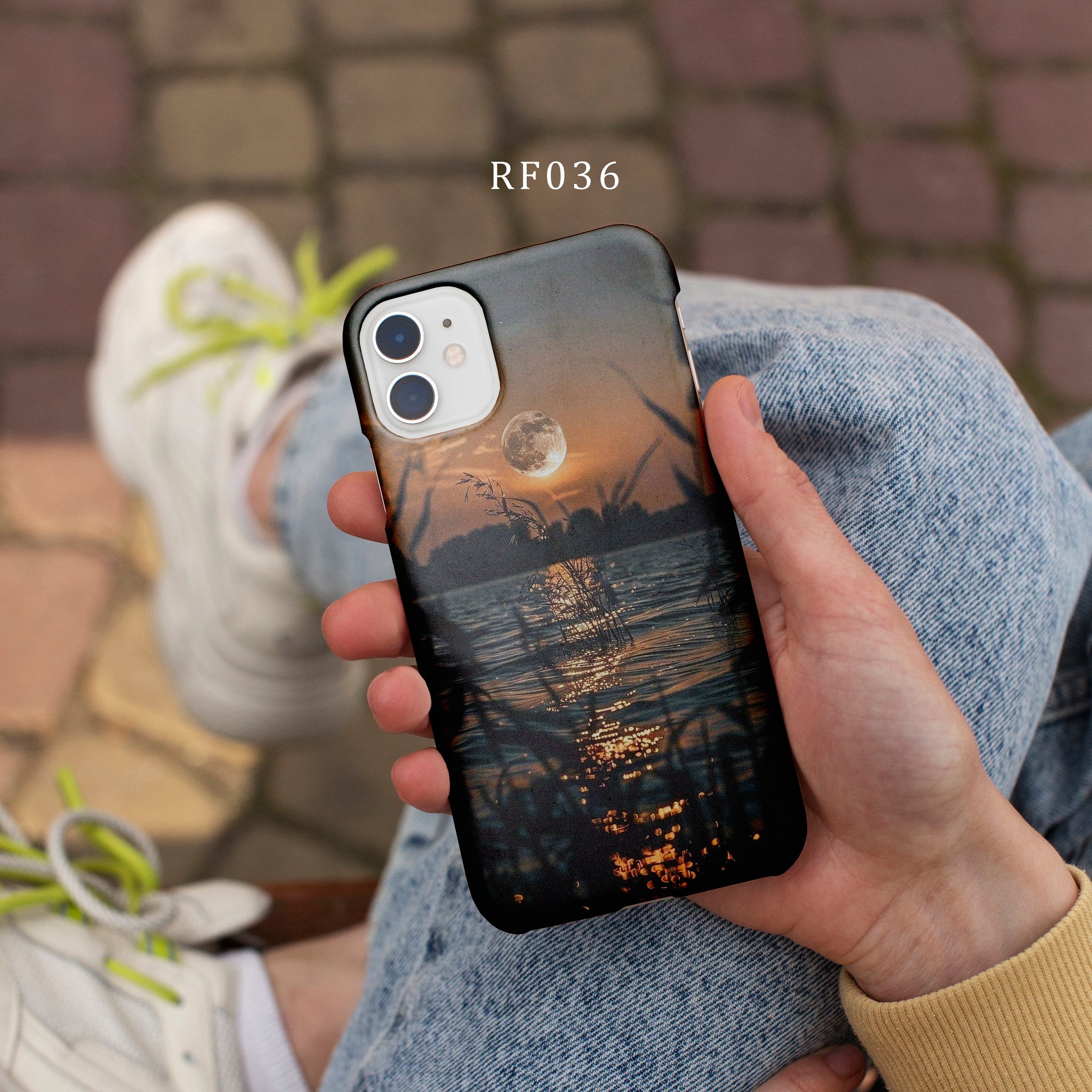 RF036 - Illustration Of A Night View On A Lake With A Full Moon --- Mobile Case